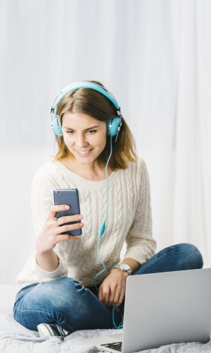 woman-listening-music-using-smartphone
